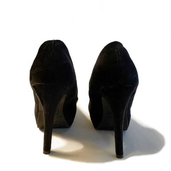 Mossimo Velvet Heels - Picture 2 of 3